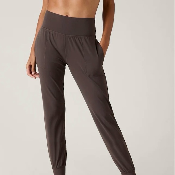 Salutation cropped joggers - Picture 1 of 9